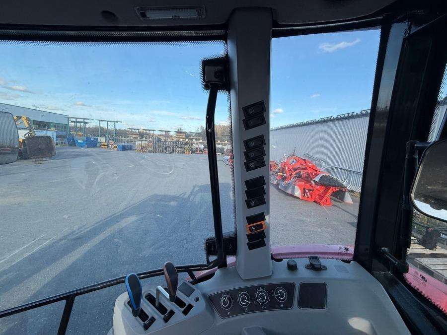 2021 Valtra A75 Tractor with loader - Image 65