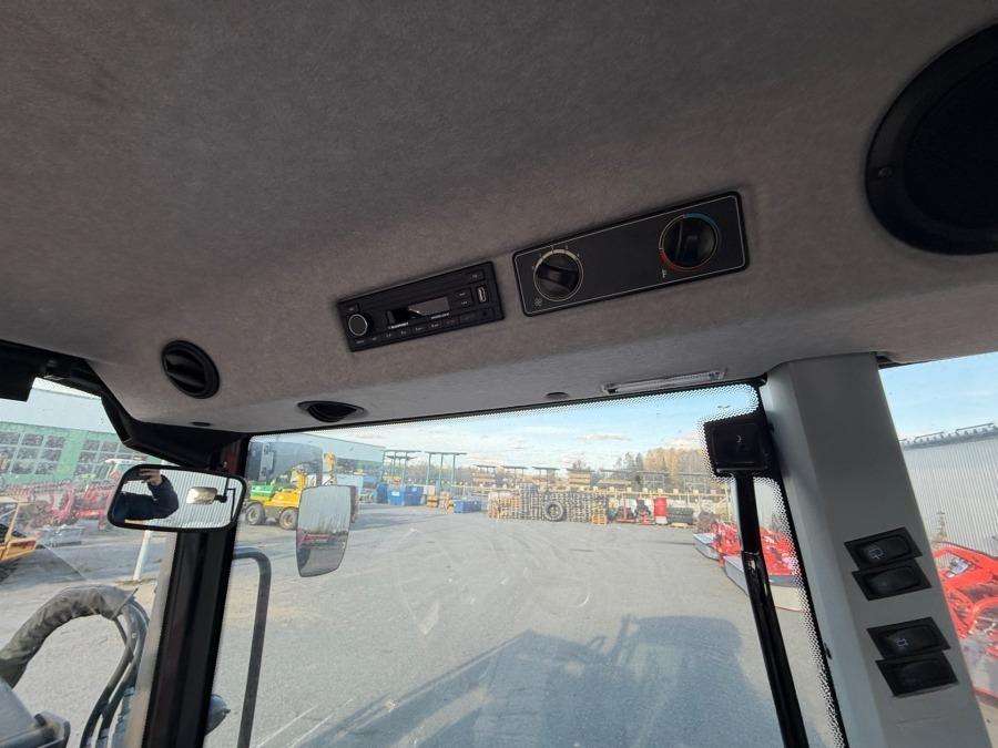 2021 Valtra A75 Tractor with loader - Image 66