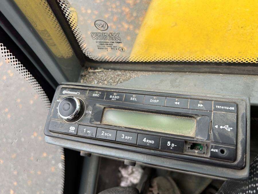 2016 Wacker Neuson WL25 Loader with bucket and forks - Image 68