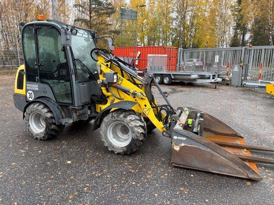 2016 Wacker Neuson WL25 Loader with bucket and forks - Image 8