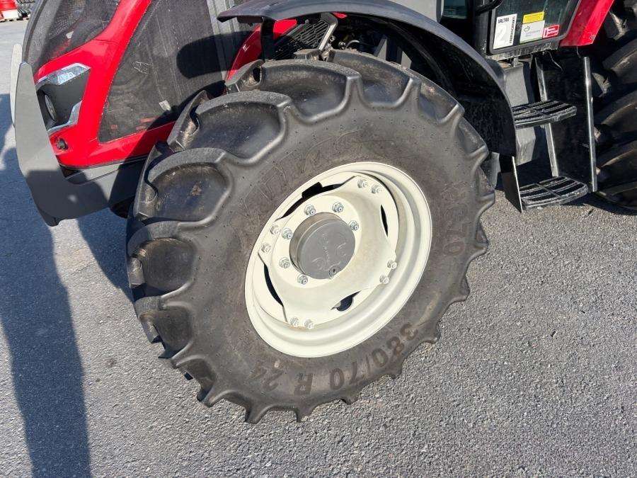 2021 Valtra A75 Tractor with loader - Image 8