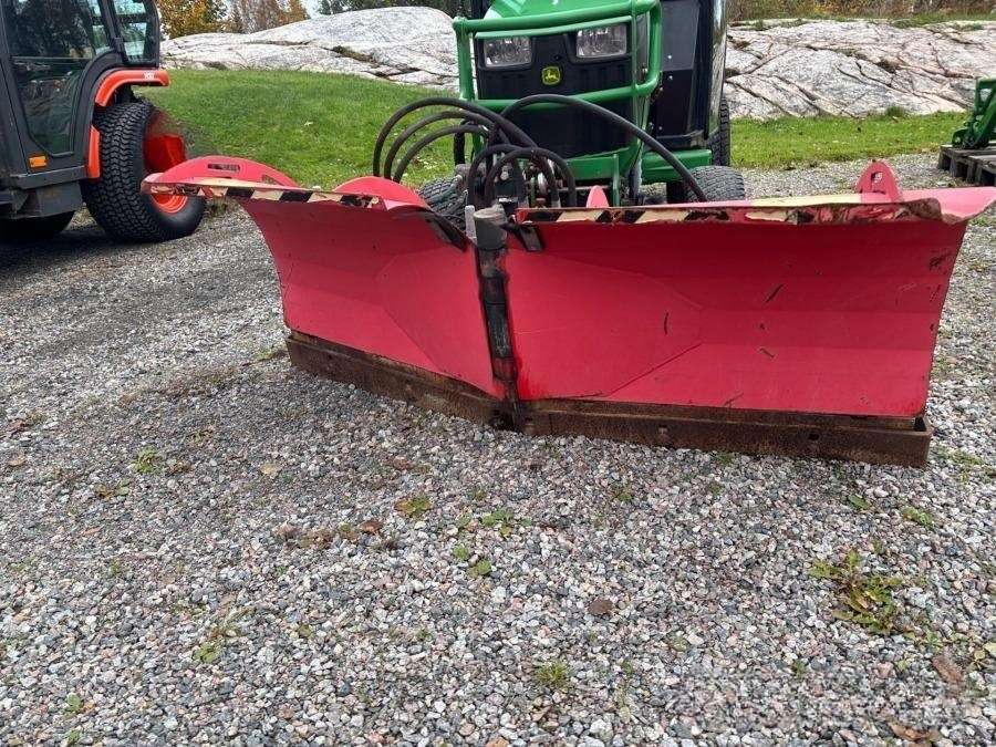 2013 John Deere 1026R tractor with loader - Image 9