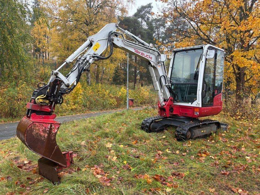 2021 Takeuchi TB 230 Excavator with rototilt & attachments - Image 9
