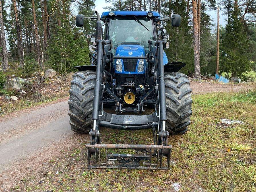 2012 New Holland T6070 Elite Tractor with loader - Image 10