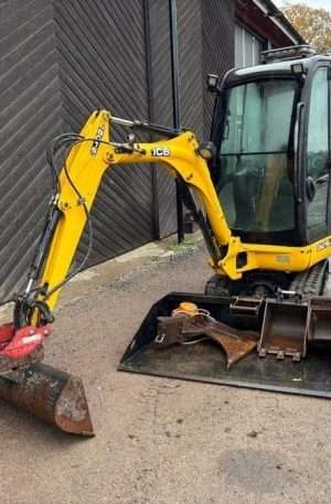 2011 JCB 8016 CTS Excavator with 5 attachments