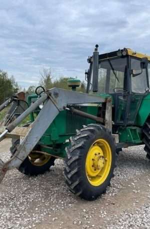 1982 John Deere 3140 wheeled tractor