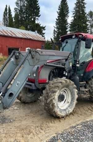 2005 Valtra C130 with snow thrower Tractor