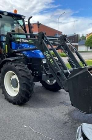 2002 New Holland TL 70 Four-Wheel Drive Tractor