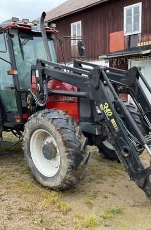 1998 Valtra Valmet 800 Four-Wheel Drive Tractor
